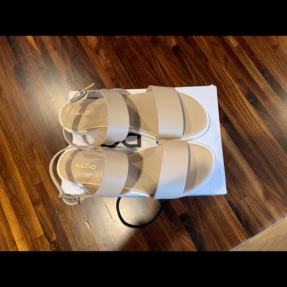 Also sandals size 8.5. Excellent condition! - Picture 3 of 4